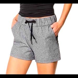 lululemon on the fly short
